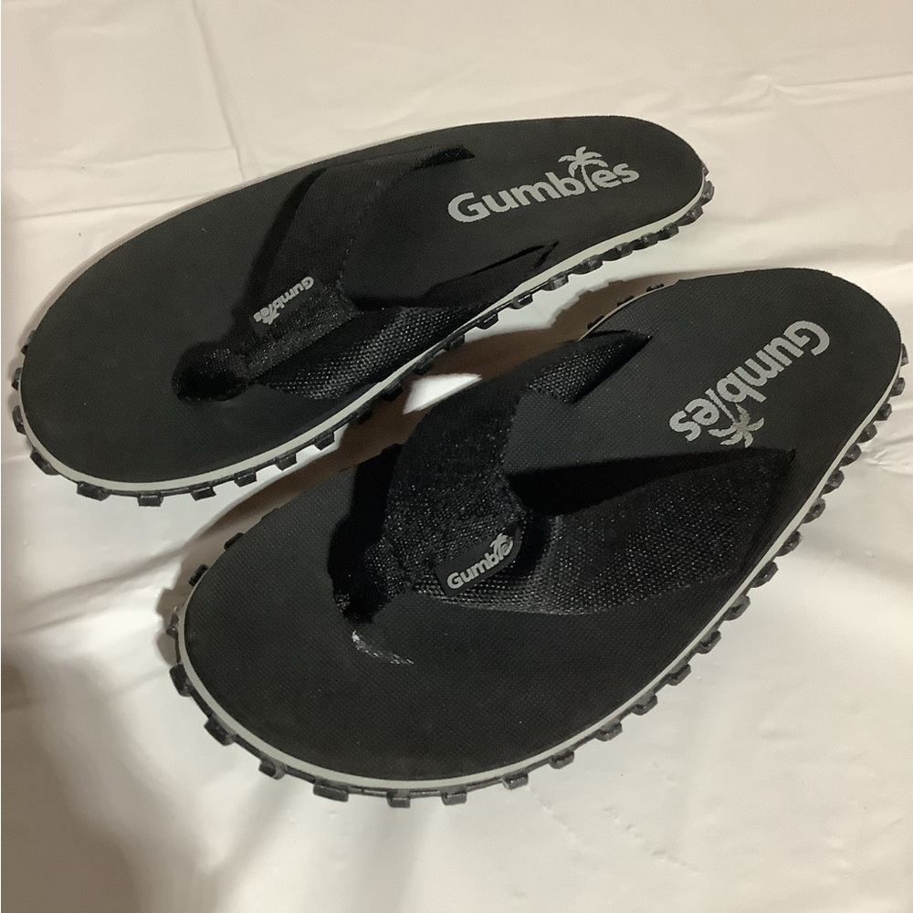 GUMBIES Beach Hike Flip-Flops Black men 6 women 7